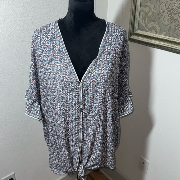 Max Studio blue print v cleavage lightweight ruffle short sleeves tie front top - Picture 1 of 8